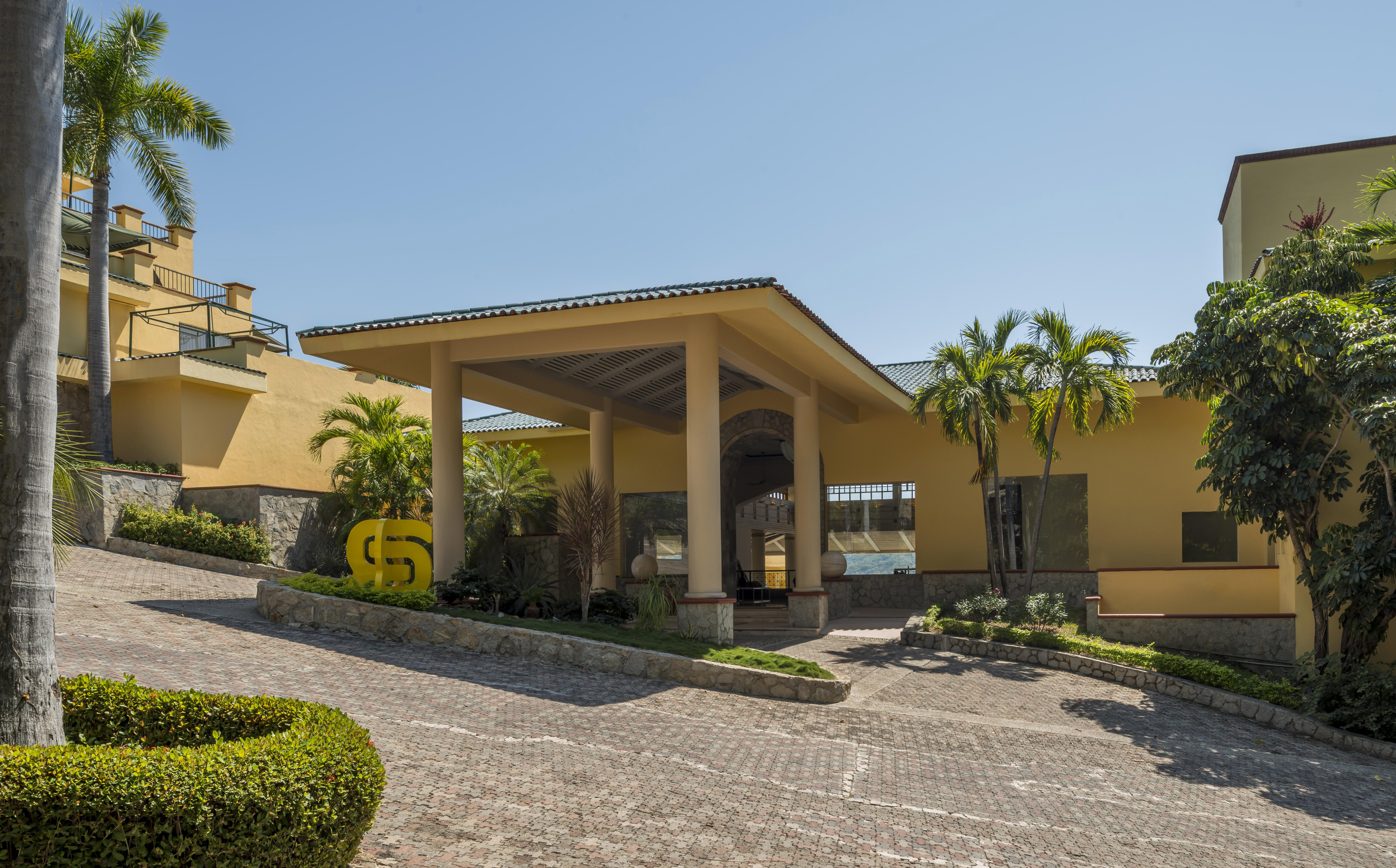 Camino Real Acapulco Diamante Hotel Exterior photo Entrance to the hotel