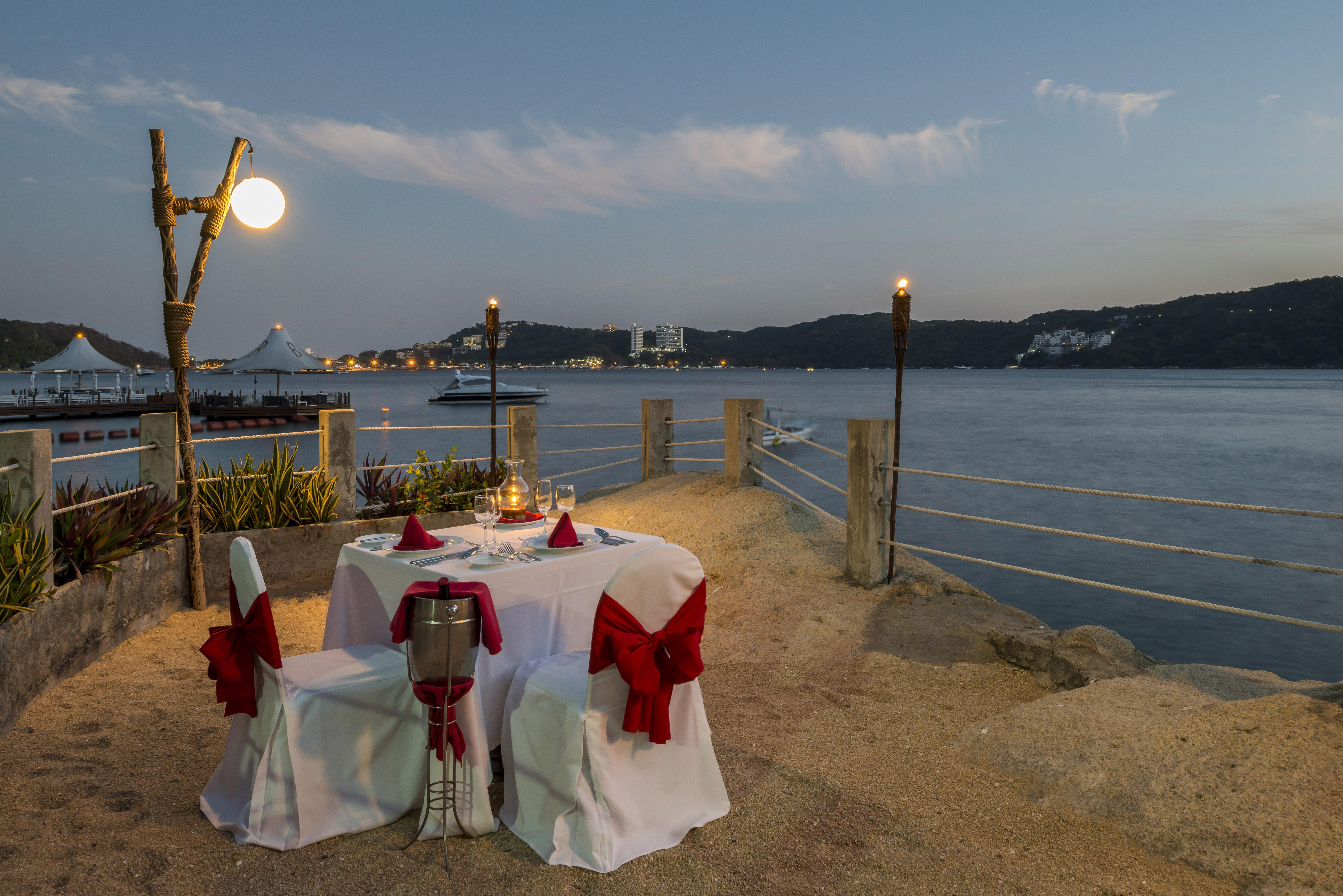 Camino Real Acapulco Diamante Hotel Exterior photo A restaurant in Acapulco