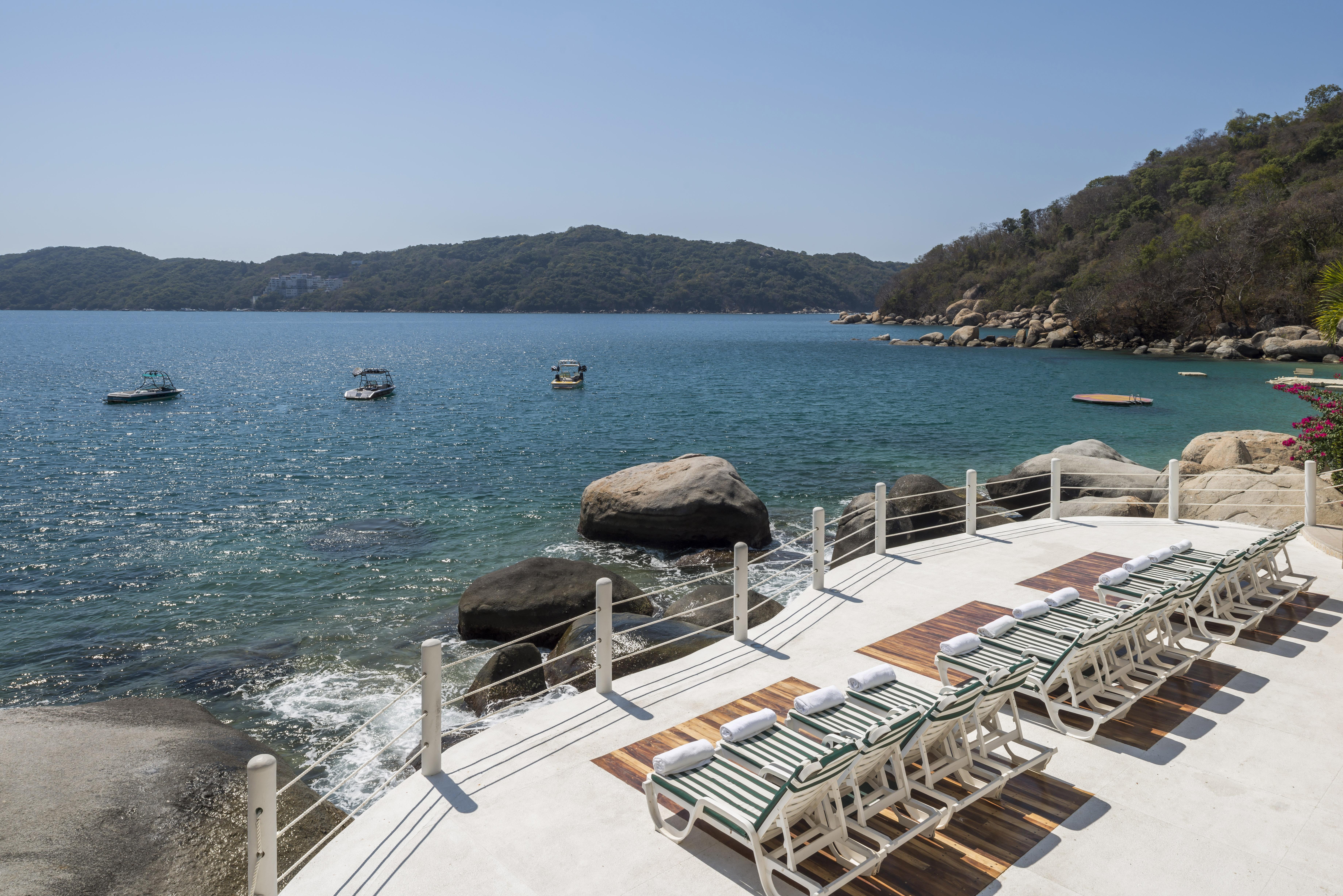 Camino Real Acapulco Diamante Hotel Exterior photo View of the bay