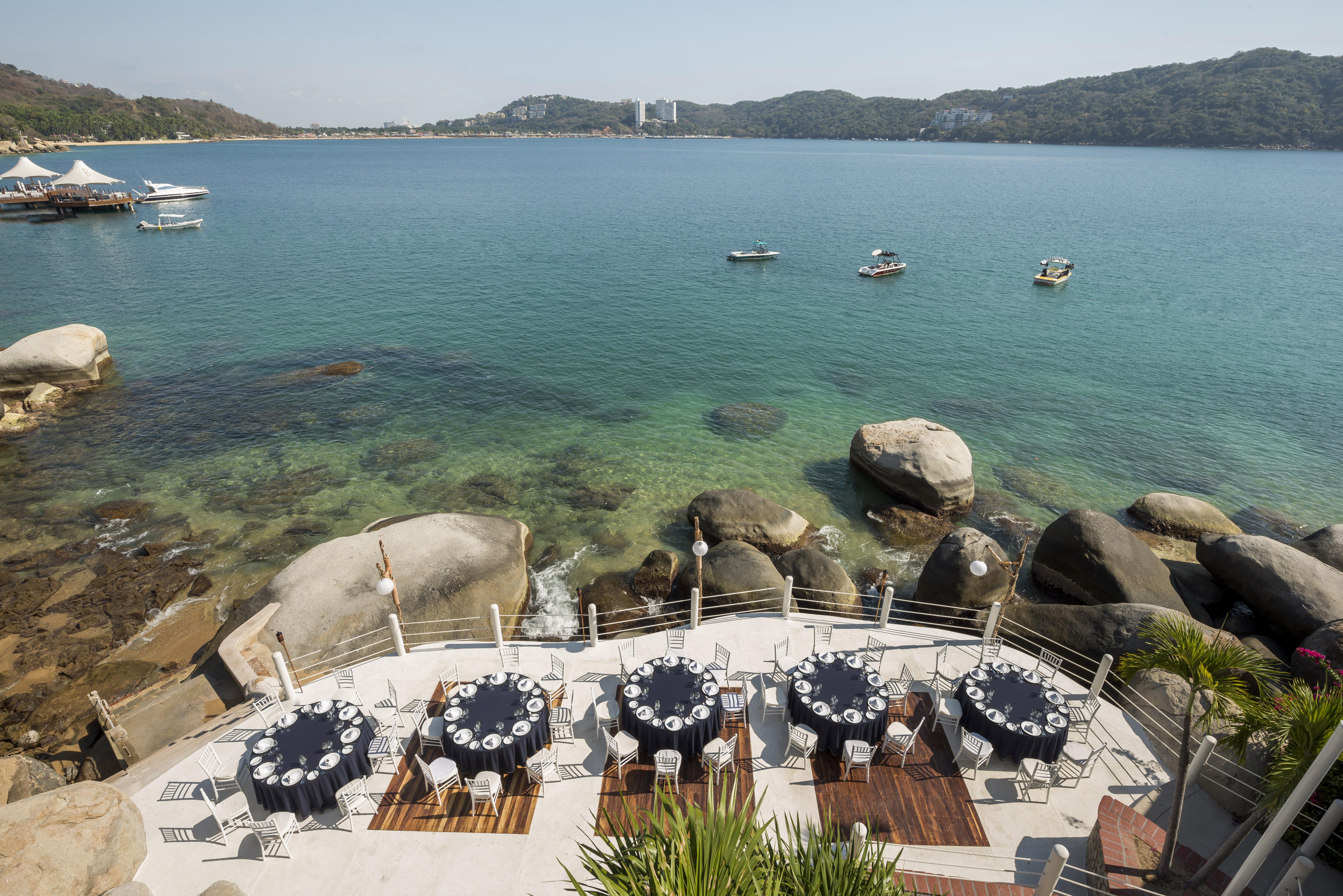 Camino Real Acapulco Diamante Hotel Exterior photo View of the bay from the resort