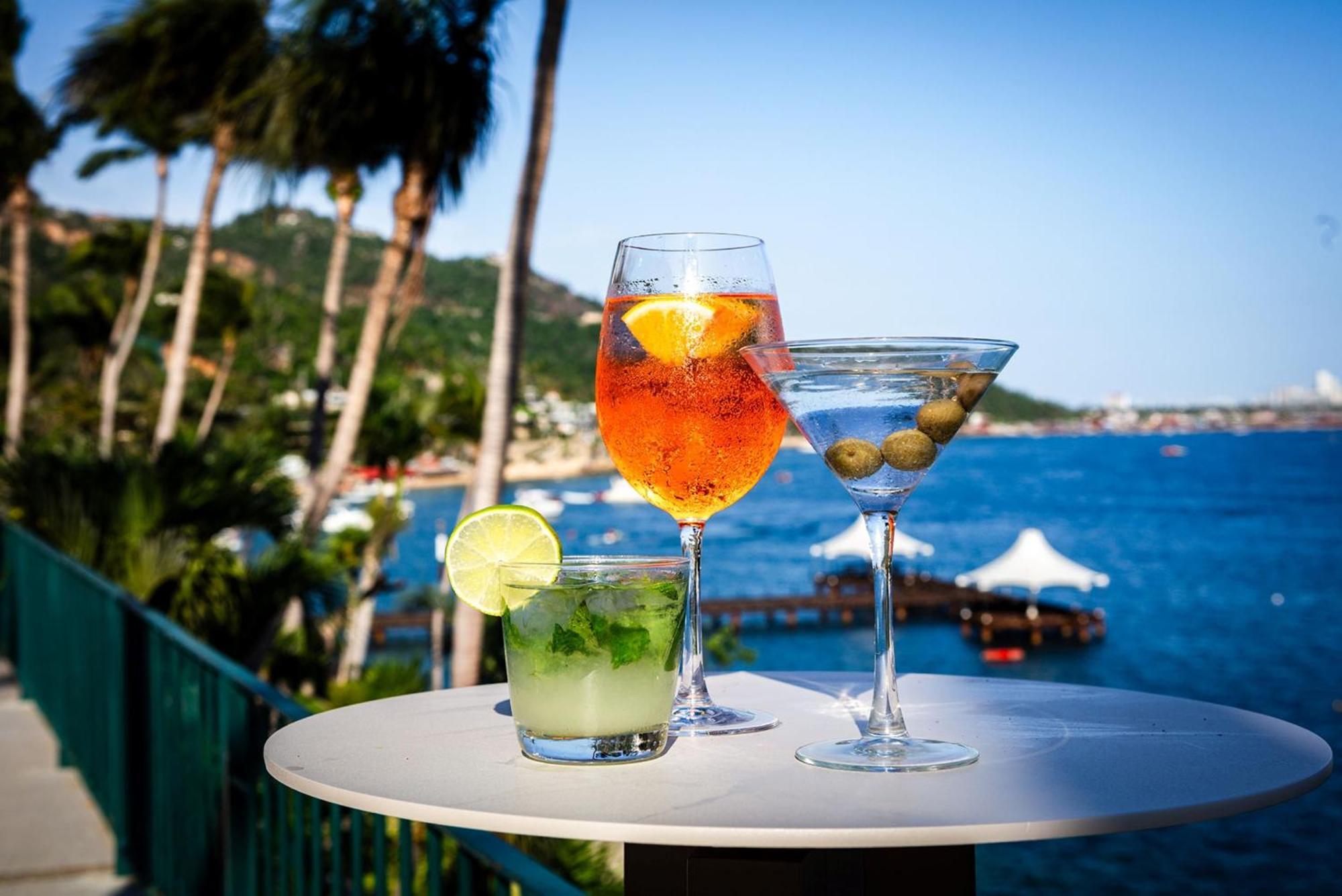 Camino Real Acapulco Diamante Hotel Exterior photo Cocktails at the beach
