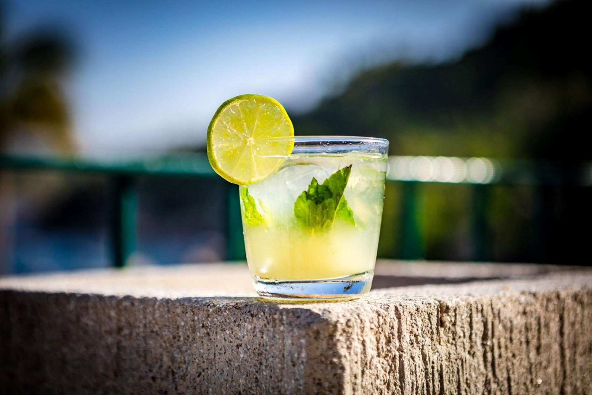 Camino Real Acapulco Diamante Hotel Exterior photo A caipirinha