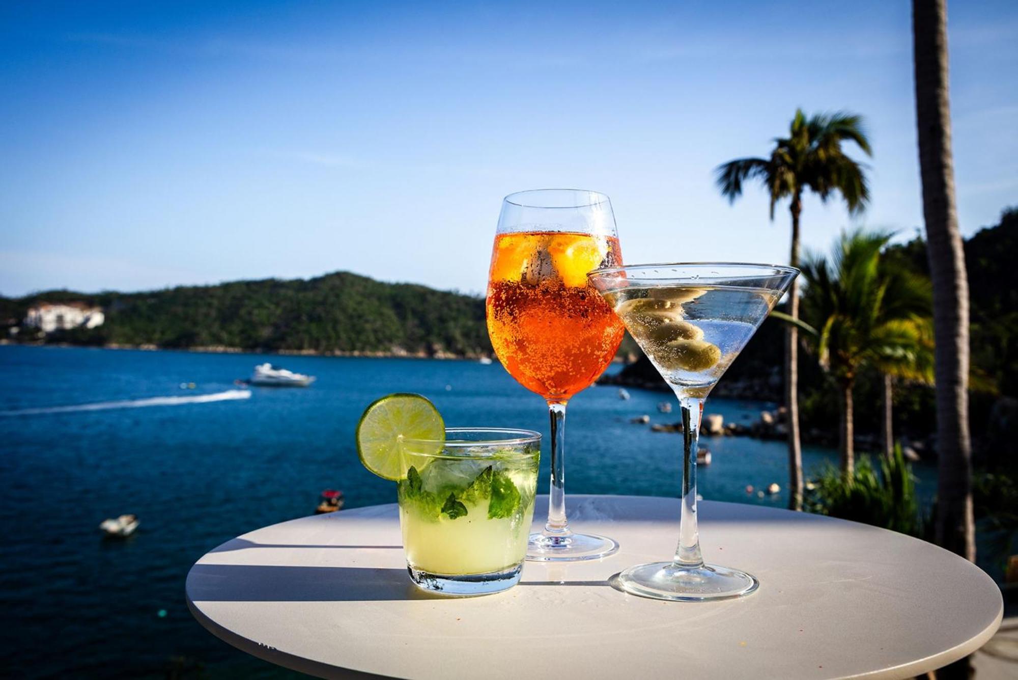 Camino Real Acapulco Diamante Hotel Exterior photo Cocktails at the beach