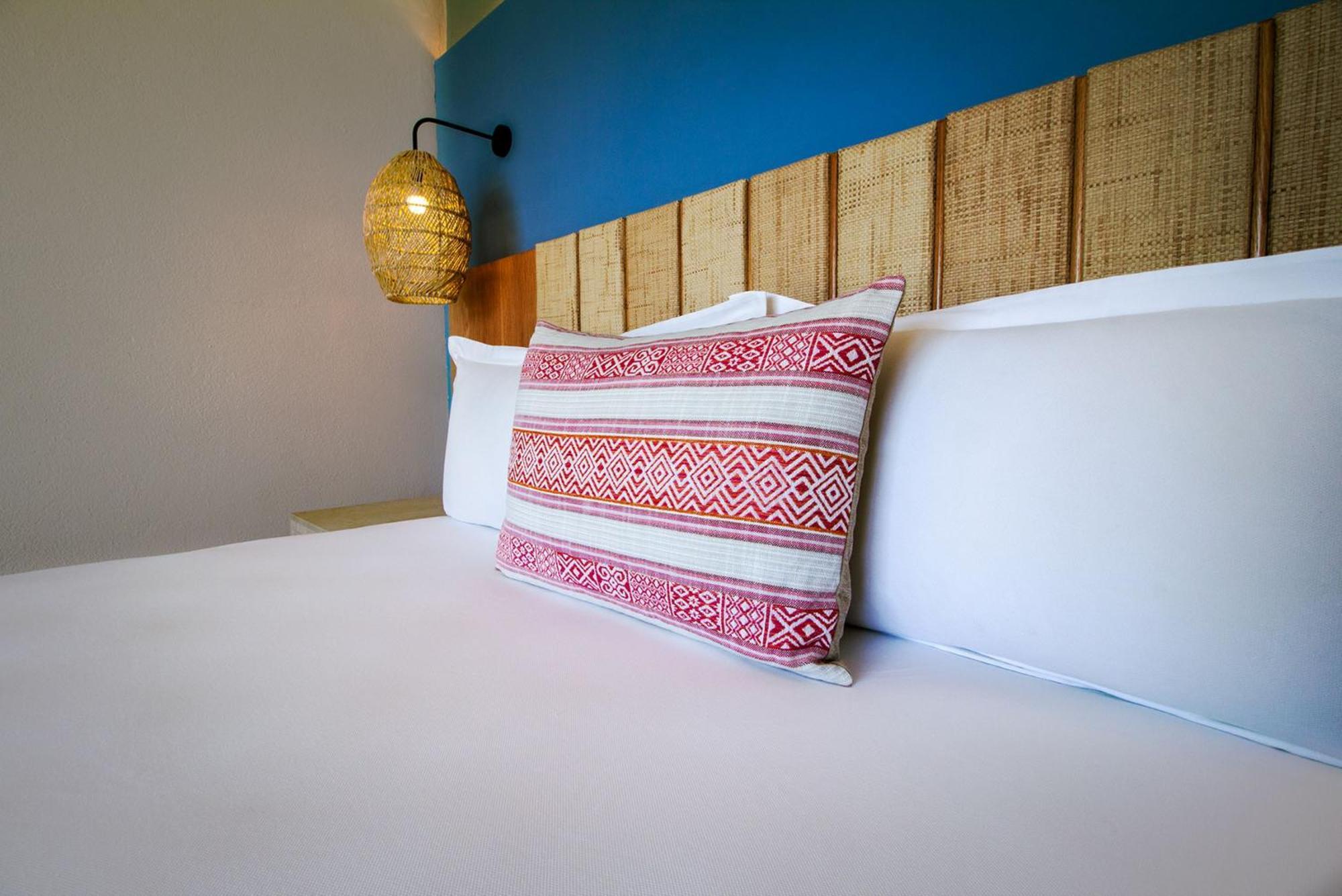 Camino Real Acapulco Diamante Hotel Exterior photo A throw pillow